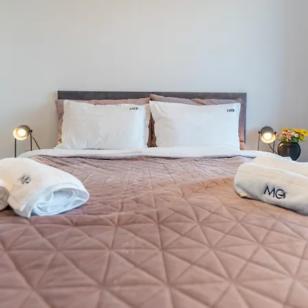 Apartmán Mohost Pink - Luxurious Mountain View Retreat