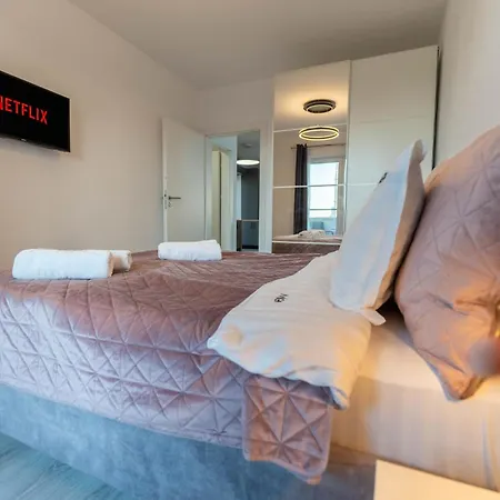 Mohost Pink - Luxurious Mountain View Retreat Apartmán Brašov