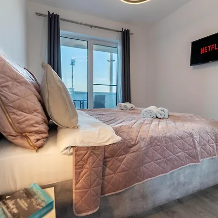 Mohost Pink - Luxurious Mountain View Retreat