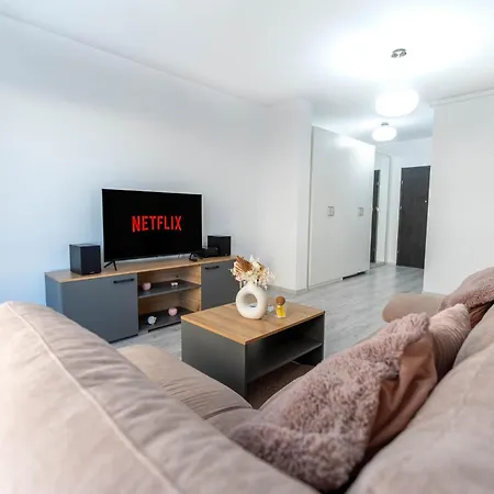 Apartmán Mohost Pink - Luxurious Mountain View Retreat *