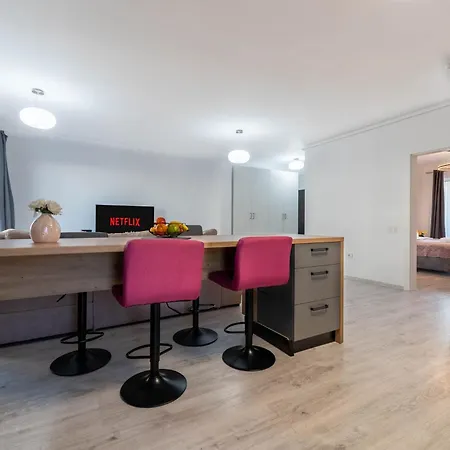 Mohost Pink - Luxurious Mountain View Retreat Brašov